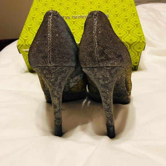 Gianni Bini Silver/Gold Glitter Leopard Heels - Picture 4 of 5
